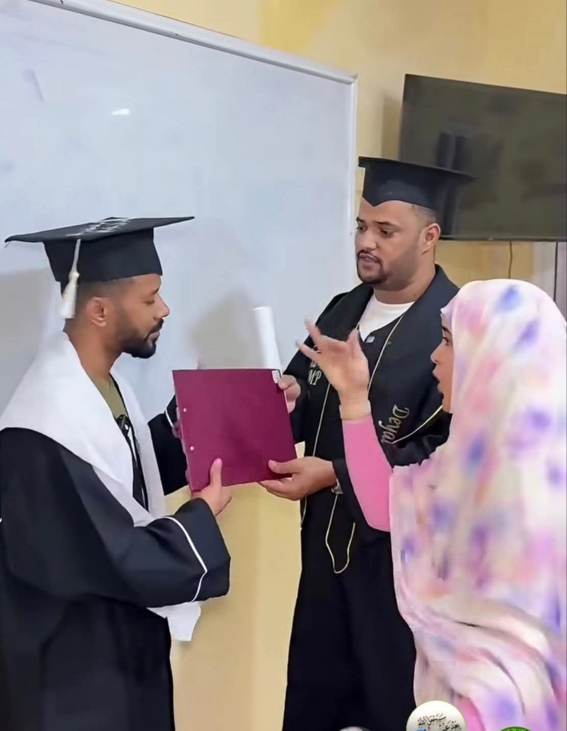 وزارة التربية توقف متابعة معدّي الفيديو المسيء للمدرس بعد اعتذار علني