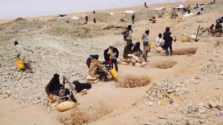 السلطات تلزم المنقبين قرب بئر أم اكرين بالابتعاد 10 كيلومترات عن الحدود