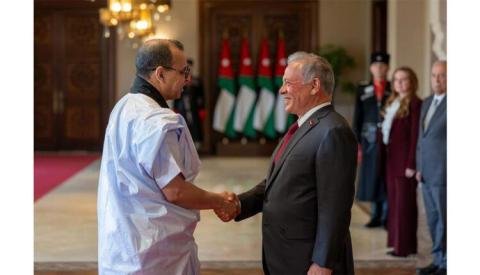 السفير السيد الطالب المختار الشيخ محمد المجتبى يقدم أوراق اعتماده لملك الأردن