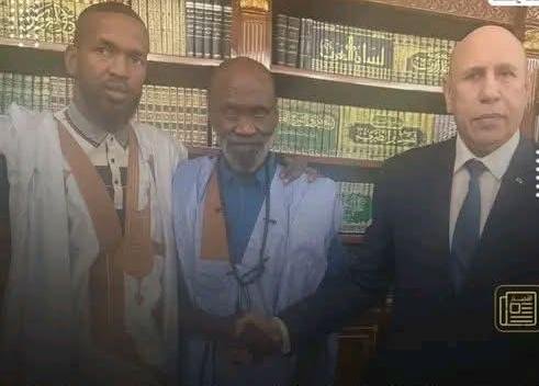 الرئيس غزواني يستقبل الحاج السالك الذي أهداه بقرته الوحيدة ويؤمن نقله إلى مسقط رأسه