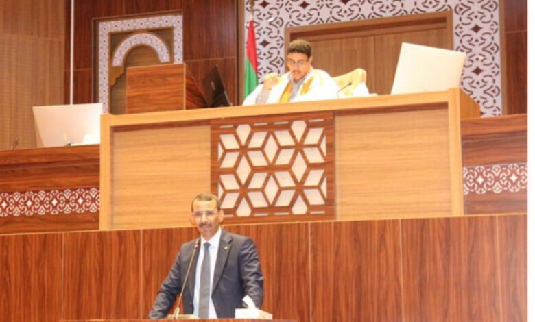 وزير الثقافة يدافع أمام البرلمان عن الإعلام العمومي ويؤكد سلامة ترسيم المتعاونين