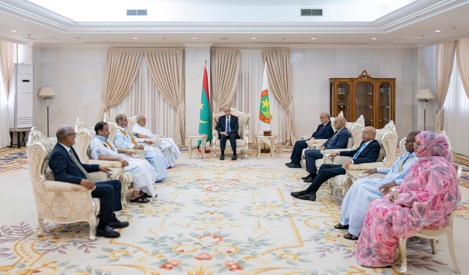 الرئيس غزواني يستقبل منسق الحوار والأطراف السياسية المشاركة فيه