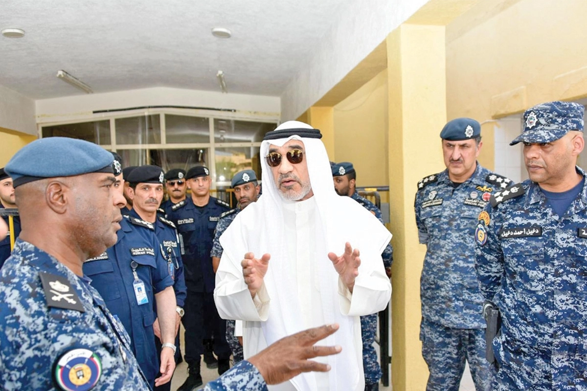 وزير الداخلية الكويتي: النأي بالنفس عن الصراعات الإقليمية “حكمة استراتيجية عميقة”