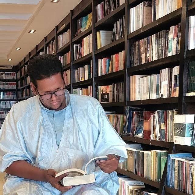 كتب الدكتور الهادي ولد منير الطلبة:«معلم في قرية نائية.. حين يتحول التعليم إلى مشروع للوعي»