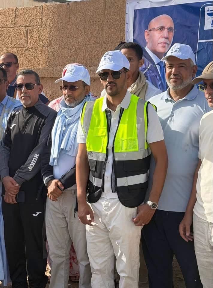 حزب الإنصاف يطلق حملة تطوعية للنظافة في بلديات نواكشوط التسع